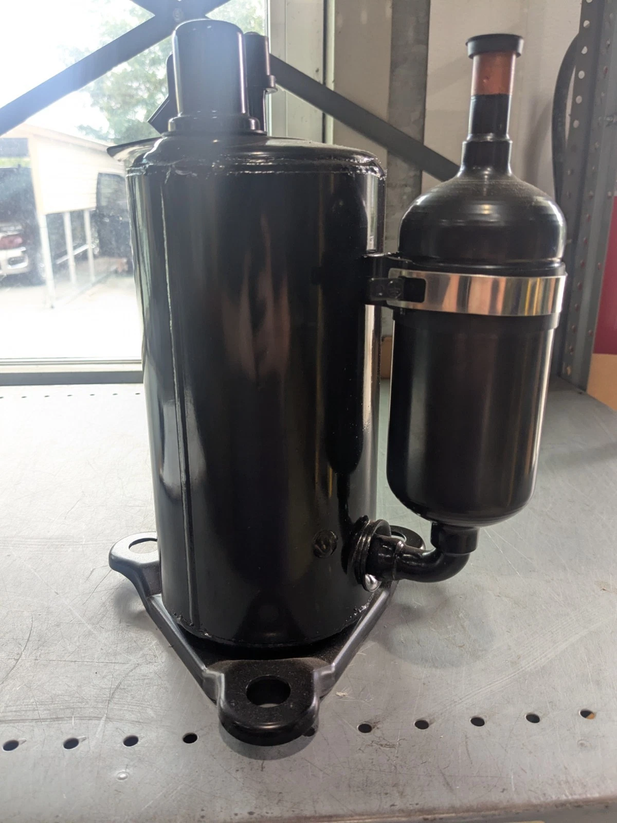 LG Rotary Compressor GK102CAB 115V - Image 2